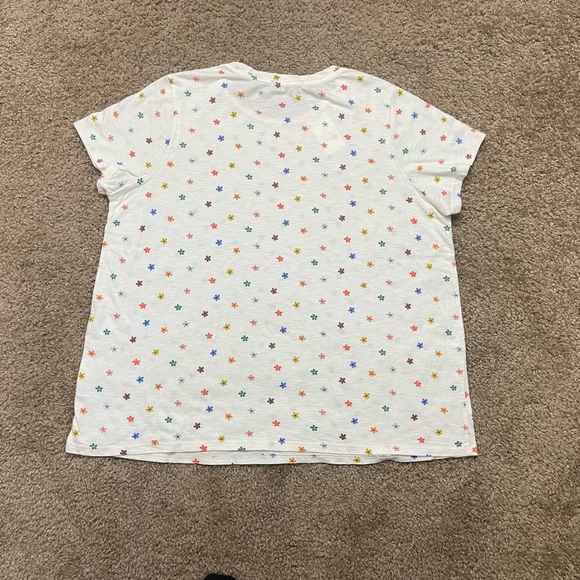 Marine Layer Swing Crew Tee in Multi Daisy Print - Picture 6 of 7